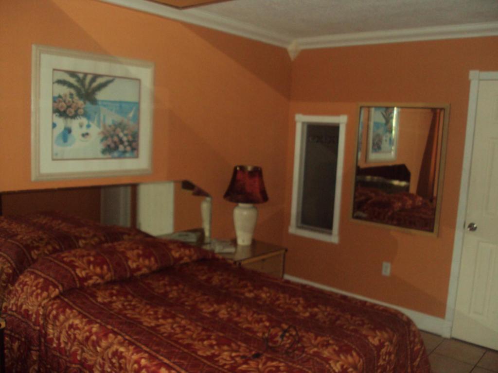 Hialeah Executive Motel Miami Springs Room photo